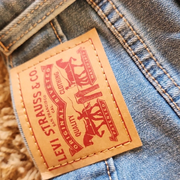 Levis's lightweight distressed jean shorts womans size 25 - Picture 7 of 11